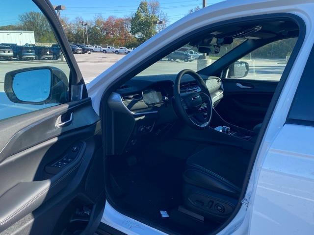 new 2025 Jeep Grand Cherokee car, priced at $40,323