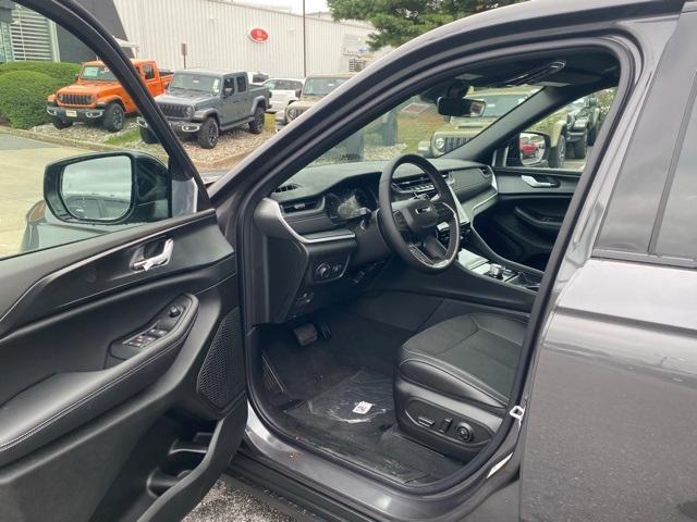 new 2025 Jeep Grand Cherokee car, priced at $47,065