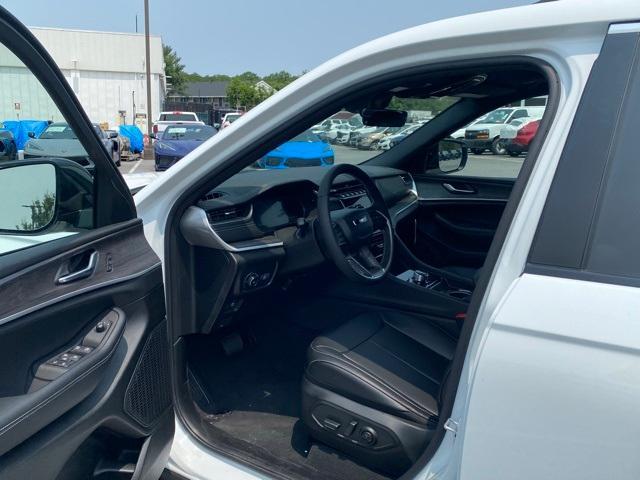 new 2025 Jeep Grand Cherokee L car, priced at $43,000