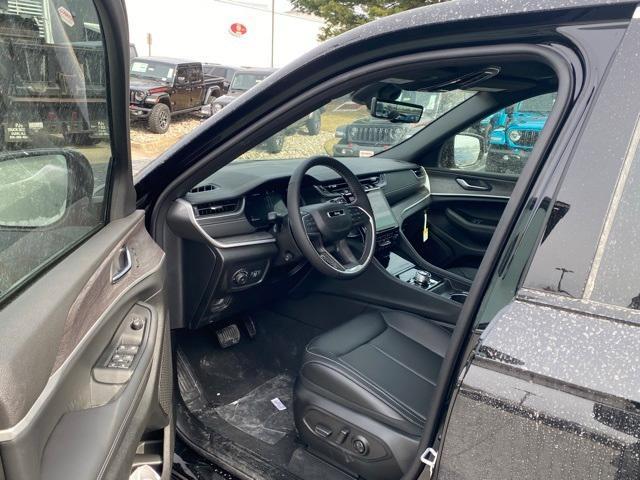 new 2025 Jeep Grand Cherokee car, priced at $44,500