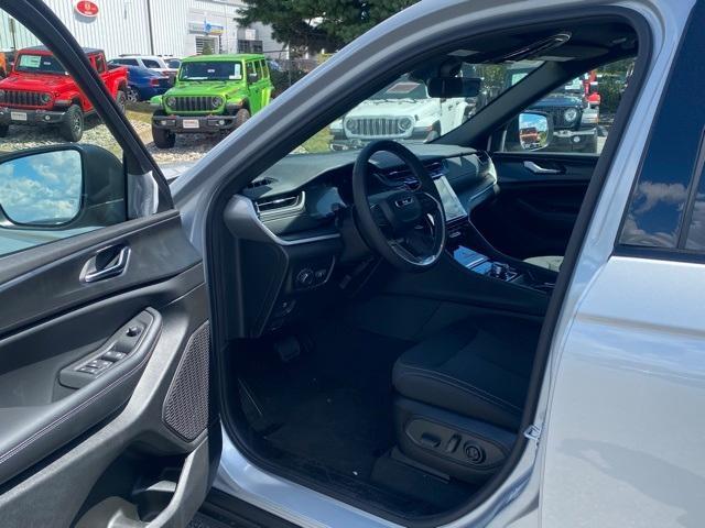 new 2025 Jeep Grand Cherokee car, priced at $44,505