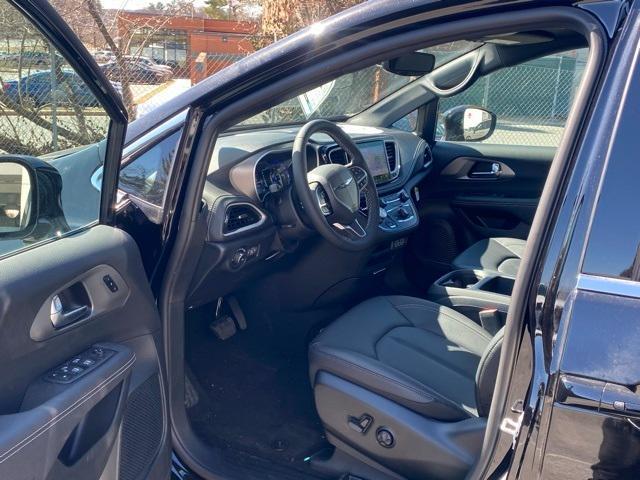 new 2025 Chrysler Pacifica car, priced at $41,500