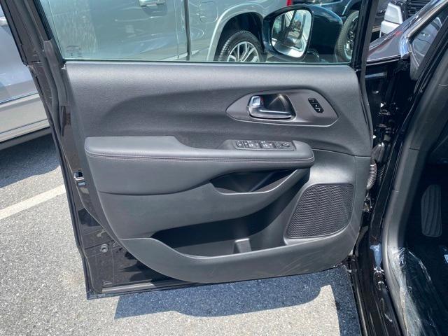 new 2025 Chrysler Pacifica car, priced at $45,742