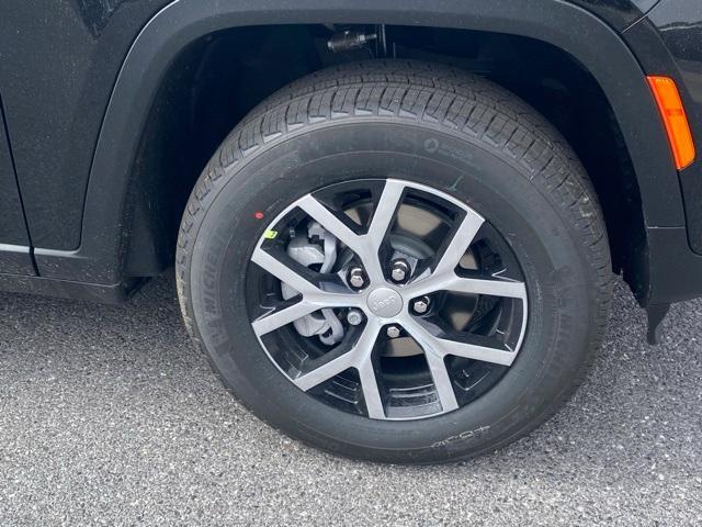 new 2025 Jeep Grand Cherokee car, priced at $45,595