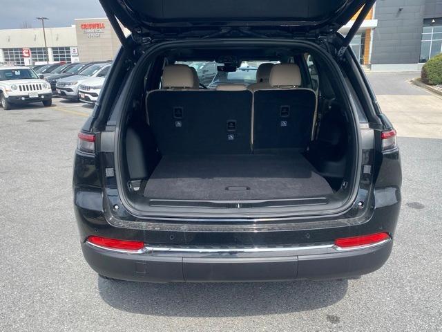 new 2025 Jeep Grand Cherokee car, priced at $45,595