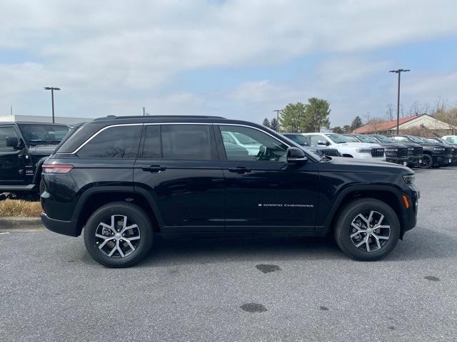 new 2025 Jeep Grand Cherokee car, priced at $45,595
