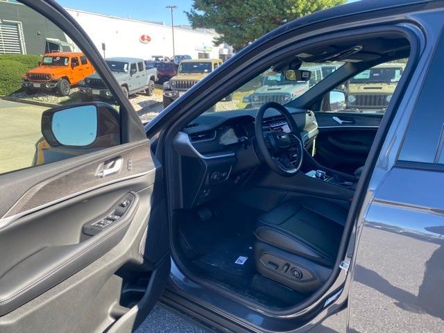 new 2025 Jeep Grand Cherokee car, priced at $46,750