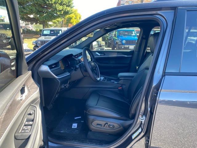 new 2025 Jeep Grand Cherokee car, priced at $46,750