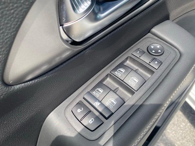 new 2025 Chrysler Pacifica Hybrid car, priced at $40,490