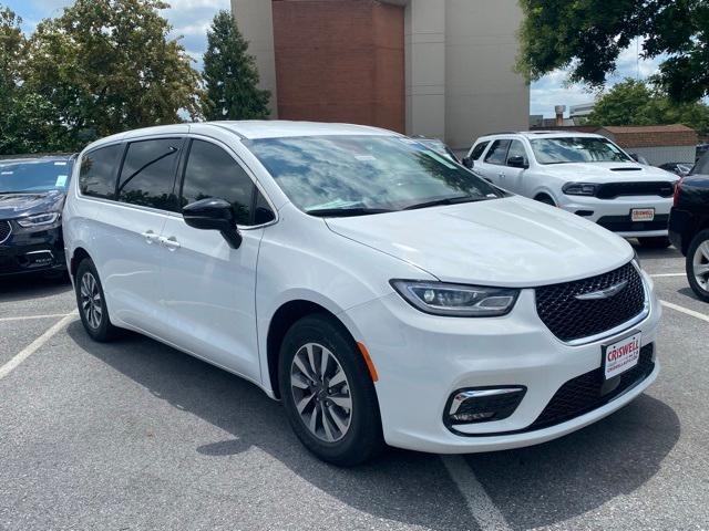 new 2025 Chrysler Pacifica Hybrid car, priced at $40,490