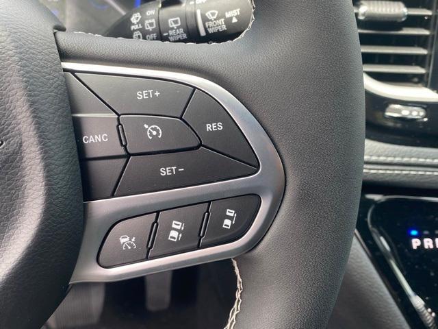 new 2025 Chrysler Pacifica Hybrid car, priced at $40,490