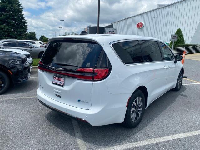 new 2025 Chrysler Pacifica Hybrid car, priced at $40,490