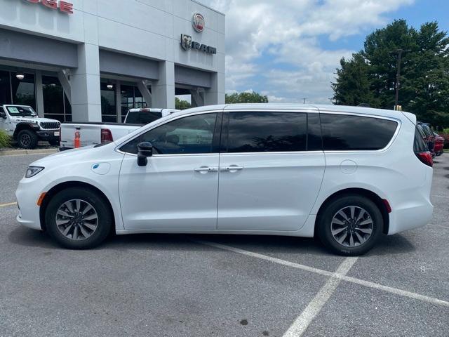 new 2025 Chrysler Pacifica Hybrid car, priced at $40,490