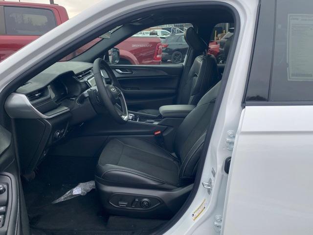 new 2025 Jeep Grand Cherokee car, priced at $41,750