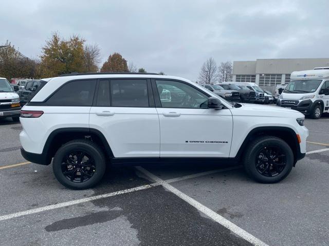 new 2025 Jeep Grand Cherokee car, priced at $41,750