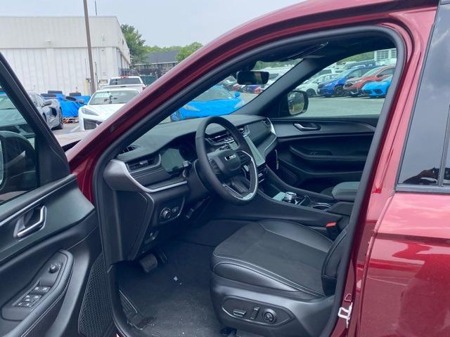new 2025 Jeep Grand Cherokee L car, priced at $42,300