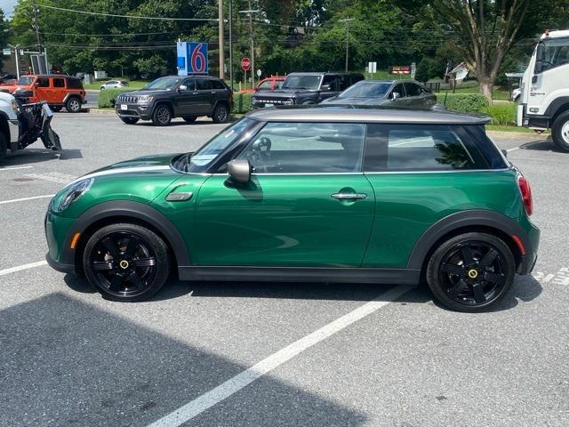 used 2024 MINI SE Hardtop car, priced at $24,100