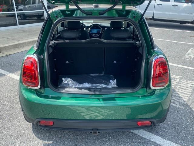 used 2024 MINI SE Hardtop car, priced at $24,100