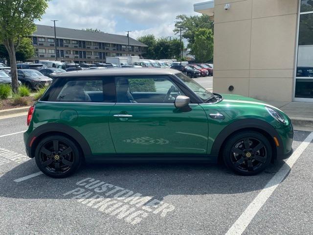 used 2024 MINI SE Hardtop car, priced at $24,100