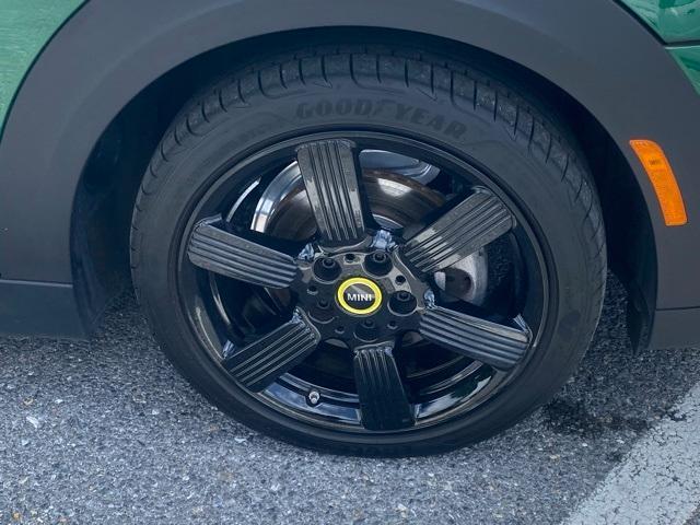 used 2024 MINI SE Hardtop car, priced at $24,100