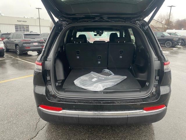new 2025 Jeep Grand Cherokee car, priced at $37,500