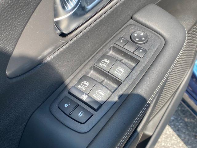 new 2025 Chrysler Pacifica car, priced at $46,188