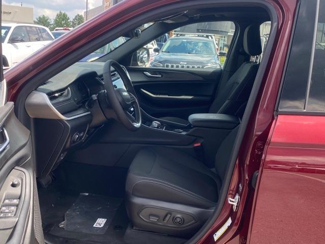 new 2025 Jeep Grand Cherokee car, priced at $36,750