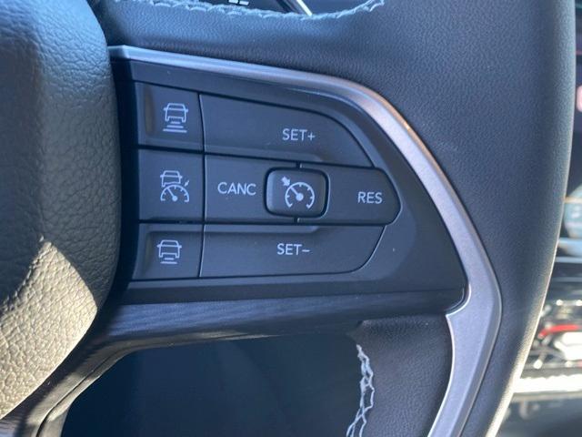 new 2025 Jeep Grand Cherokee car, priced at $40,750