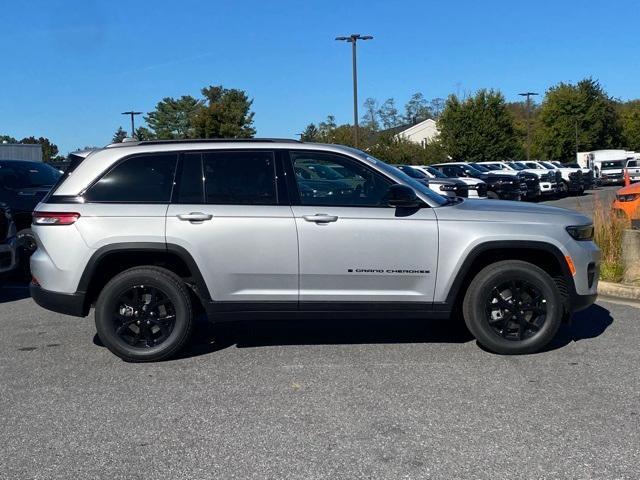 new 2025 Jeep Grand Cherokee car, priced at $40,750