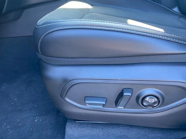 new 2025 Jeep Grand Cherokee car, priced at $40,750