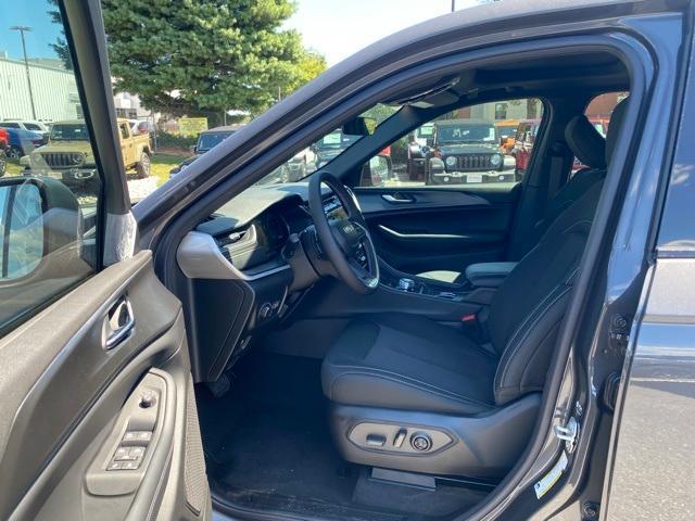 new 2025 Jeep Grand Cherokee car, priced at $36,500