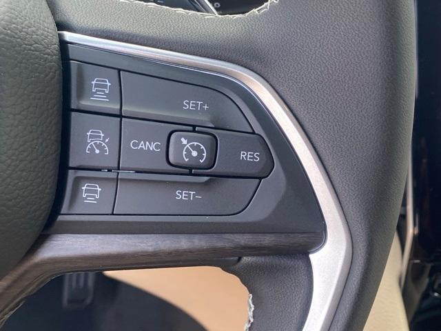 new 2025 Jeep Grand Cherokee car, priced at $42,000