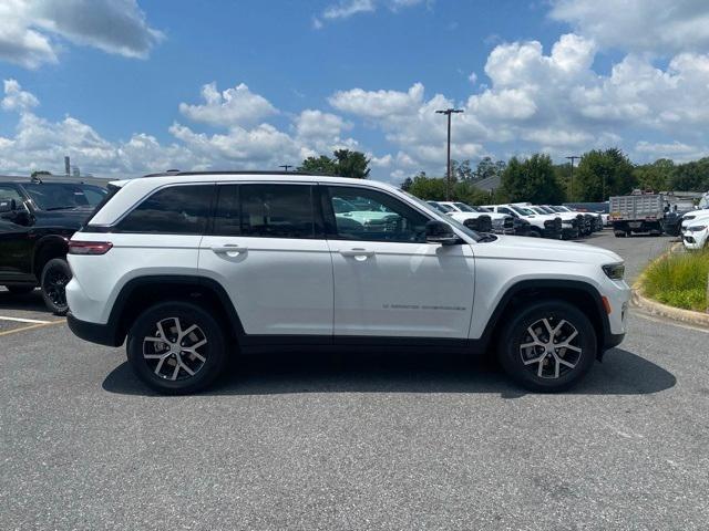 new 2025 Jeep Grand Cherokee car, priced at $42,000
