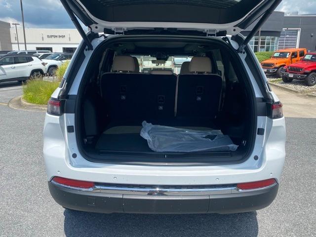 new 2025 Jeep Grand Cherokee car, priced at $42,000