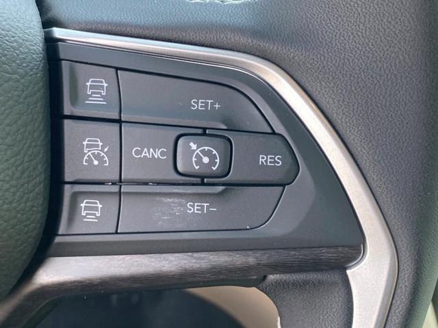 new 2025 Jeep Grand Cherokee car, priced at $42,750