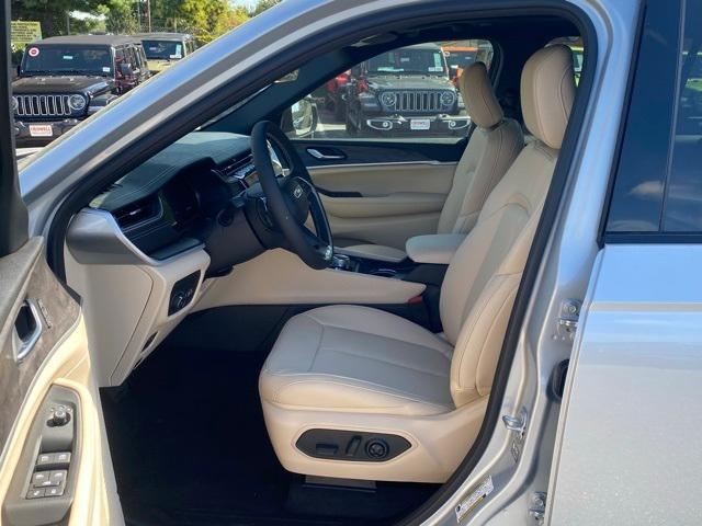 new 2025 Jeep Grand Cherokee car, priced at $41,638