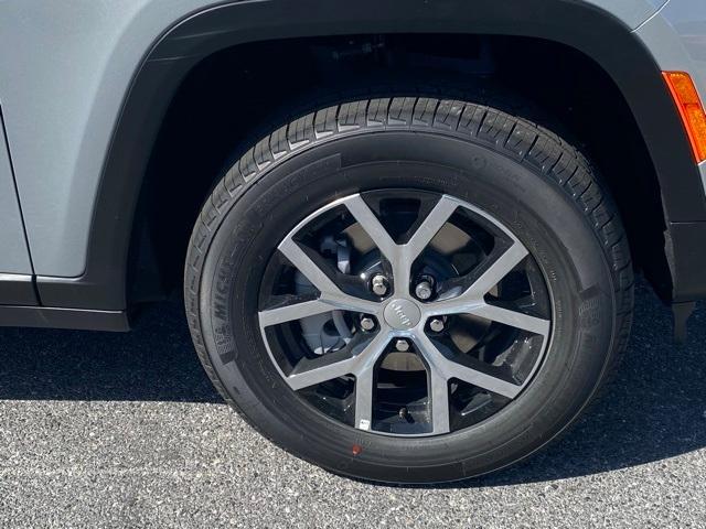 new 2025 Jeep Grand Cherokee car, priced at $41,638
