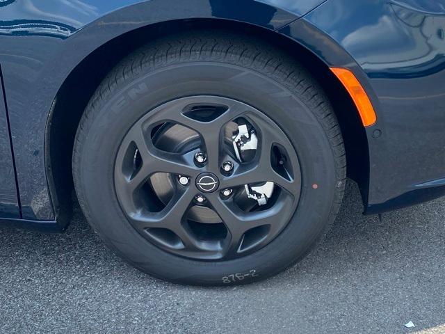 new 2025 Chrysler Pacifica Hybrid car, priced at $49,723