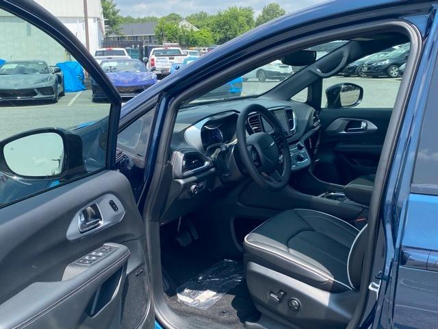 new 2025 Chrysler Pacifica Hybrid car, priced at $49,723