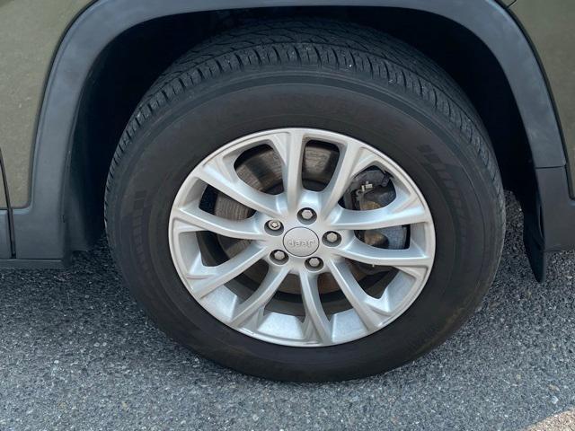 used 2019 Jeep Cherokee car, priced at $16,972