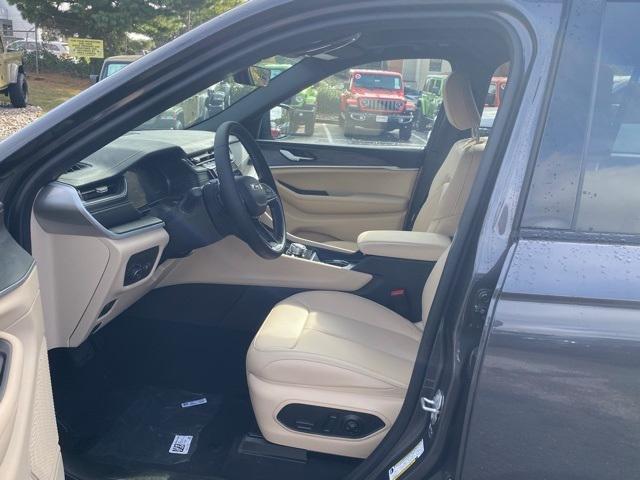 new 2025 Jeep Grand Cherokee car, priced at $46,625