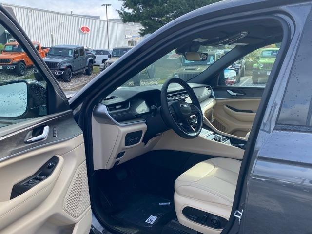 new 2025 Jeep Grand Cherokee car, priced at $46,625