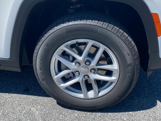 new 2025 Jeep Grand Cherokee car, priced at $37,000