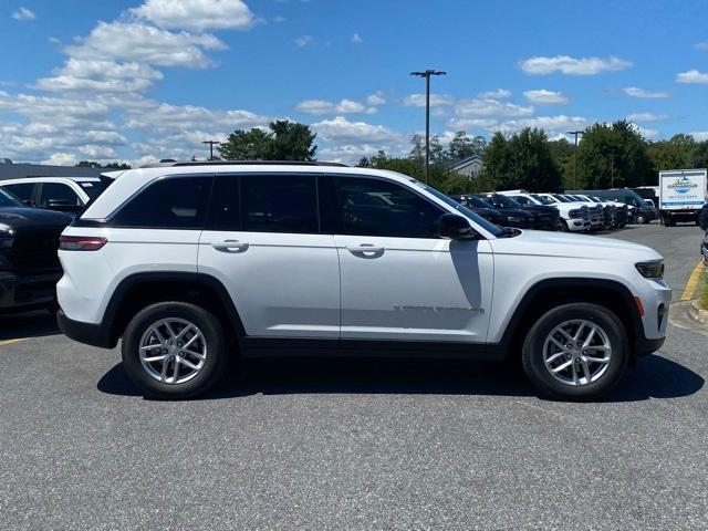new 2025 Jeep Grand Cherokee car, priced at $37,000