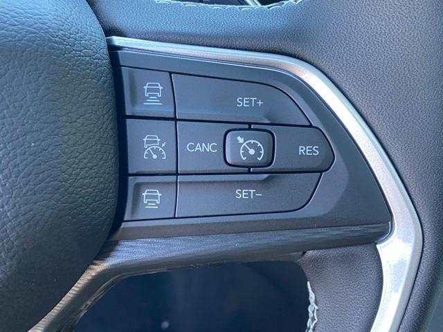 new 2025 Jeep Grand Cherokee car, priced at $37,000