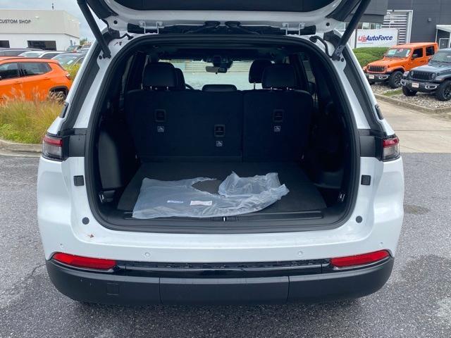 new 2025 Jeep Grand Cherokee car, priced at $40,323