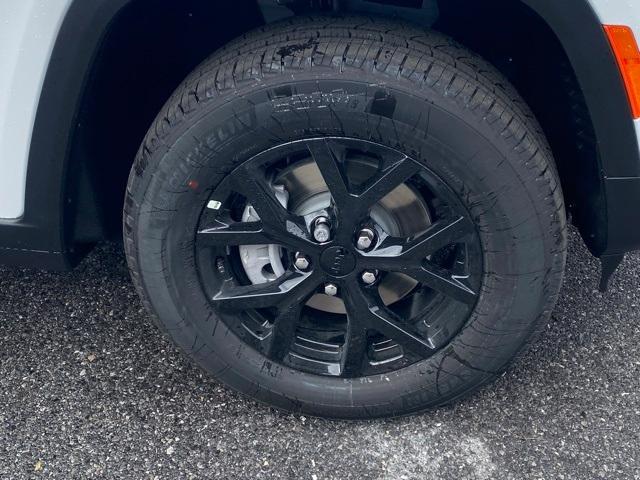 new 2025 Jeep Grand Cherokee car, priced at $40,323