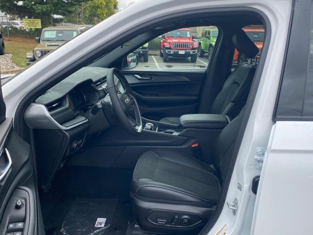 new 2025 Jeep Grand Cherokee car, priced at $40,323