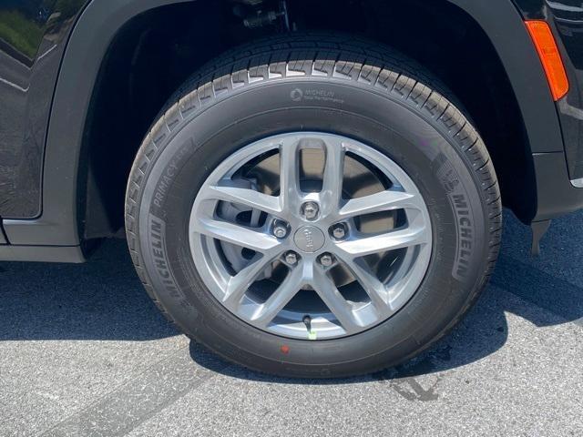 new 2025 Jeep Grand Cherokee L car, priced at $40,000