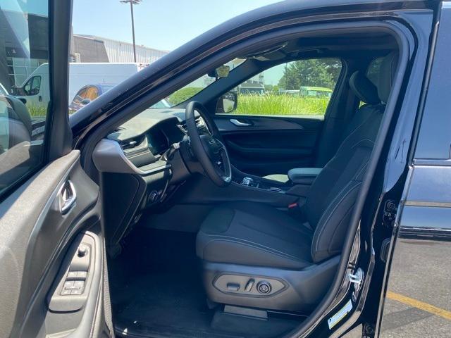 new 2025 Jeep Grand Cherokee L car, priced at $40,000